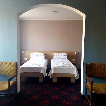 Institutul Muncii Hotel คีชีเนา ภายนอก รูปภาพ