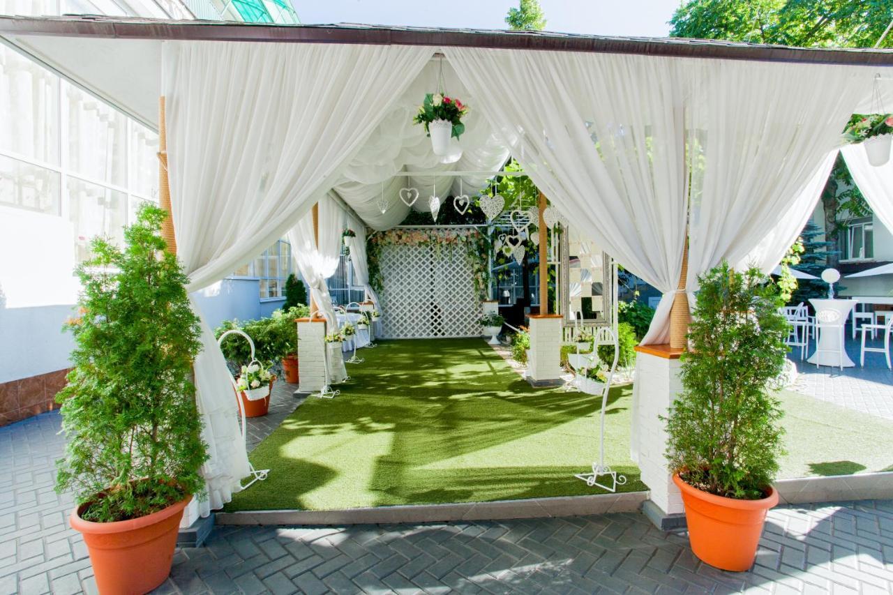 Institutul Muncii Hotel คีชีเนา ภายนอก รูปภาพ