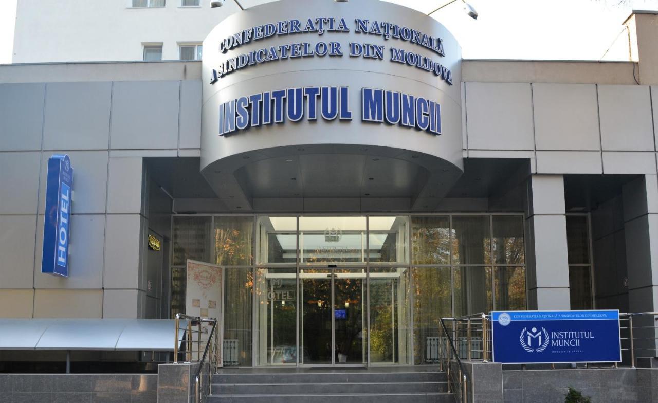 Institutul Muncii Hotel คีชีเนา ภายนอก รูปภาพ