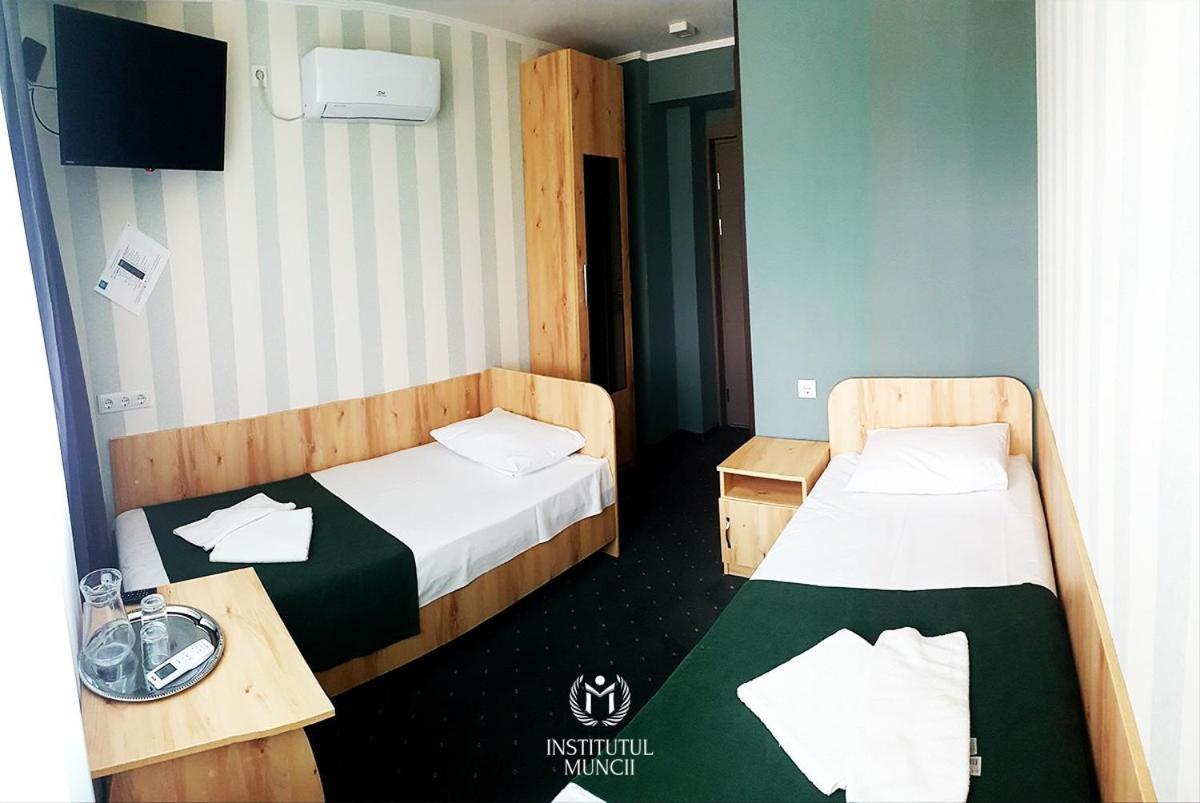 Institutul Muncii Hotel คีชีเนา ภายนอก รูปภาพ