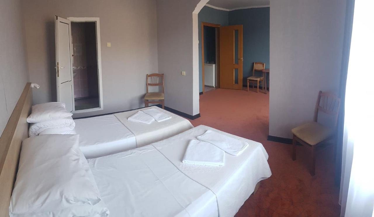 Institutul Muncii Hotel คีชีเนา ภายนอก รูปภาพ